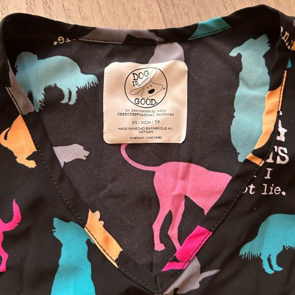 Cherokee Prints Women Medical Scrubs Top V-Neck Dog Lover top XS - Picture 8 of 8